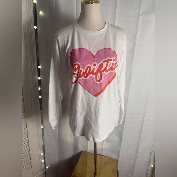 Swiftie White and Pink Long Sleeve Tees with Heart Design - Picture 6 of 6